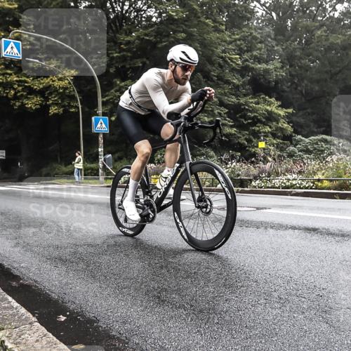 13.09.2026 - Stadtparktriathlon H.Heesch http://msf.ph/oto/10378054 13.09.2026 09:53:48 Radfahren 290, 328 meine-sportfotos.de