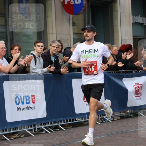 13.09.2026 - 21. swb-Marathon Bremen Strokosch-Dieckow http://msf.ph/oto/10378080 13.09.2026 12:36:02 Ziel 245, 1238, 1670 meine-sportfotos.de