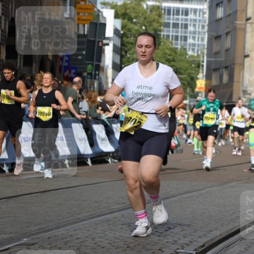 13.09.2026 - 21. swb-Marathon Bremen Strokosch-Dieckow http://msf.ph/oto/10378086 13.09.2026 11:03:43 Ziel 10092, 10150, 10187, 10237, 10309, 10420, 10724, 10904, 11211, 11411, 11598, 11655, 11746, 11773, 11830, 12068, 12184, 12185, 12611, 10152, 10357, 10403, 10429, 10607, 10659, 10720, 10796, 10918, 11149, 11319, 11325, 11451, 11470, 11471, 11511, 11618, 11868, 11967, 12260, 12392, 12433, 12504 meine-sportfotos.de