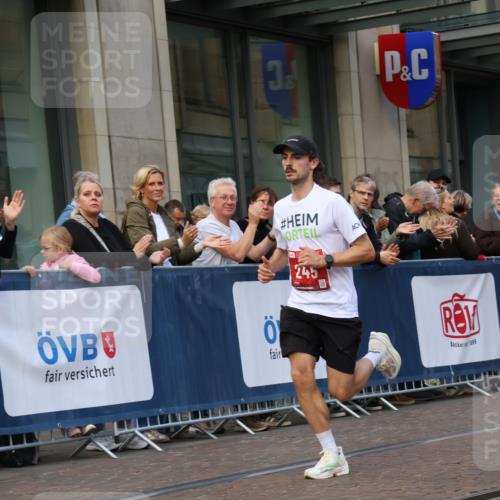13.09.2026 - 21. swb-Marathon Bremen Strokosch-Dieckow http://msf.ph/oto/10378104 13.09.2026 12:36:03 Ziel 245, 1238, 1670 meine-sportfotos.de
