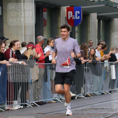 13.09.2026 - 21. swb-Marathon Bremen Strokosch-Dieckow http://msf.ph/oto/10378192 13.09.2026 12:36:10 Ziel 245, 1670 meine-sportfotos.de