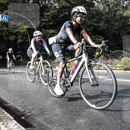 13.09.2026 - Stadtparktriathlon H.Heesch http://msf.ph/oto/10378225 13.09.2026 10:46:47 Radfahren 353, 358, 382, 392, 410 meine-sportfotos.de