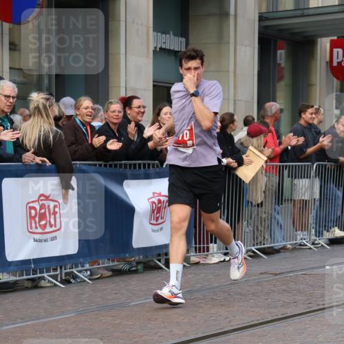 13.09.2026 - 21. swb-Marathon Bremen Strokosch-Dieckow http://msf.ph/oto/10378233 13.09.2026 12:36:11 Ziel 245, 1670 meine-sportfotos.de