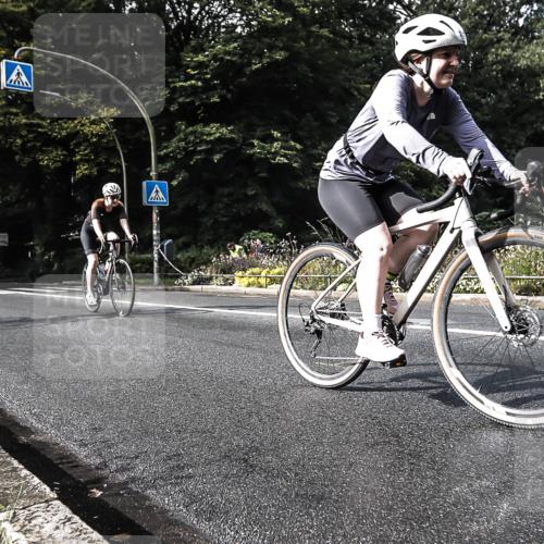 13.09.2026 - Stadtparktriathlon H.Heesch http://msf.ph/oto/10378236 13.09.2026 10:46:47 Radfahren 353, 358, 382, 392, 410 meine-sportfotos.de