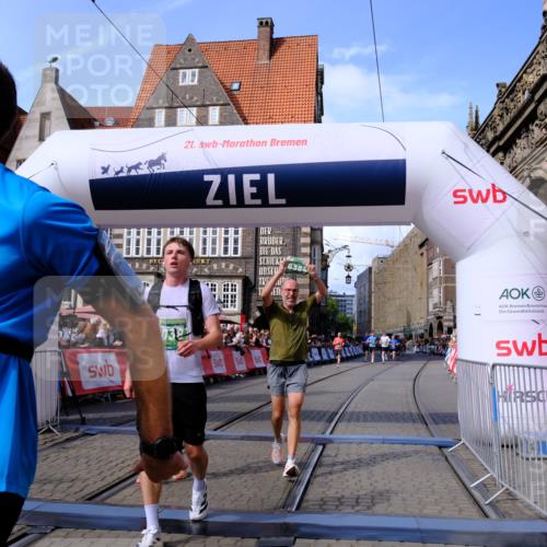 13.09.2026 - 21. swb-Marathon Bremen Tim E. http://msf.ph/oto/10378257 13.09.2026 13:13:41 Ziel 280, 621, 779, 2130, 2360, 2882, 2962, 3566, 5345, 6038, 6394, 6407, 8197, 8464, 8477, 8568, 8963 meine-sportfotos.de