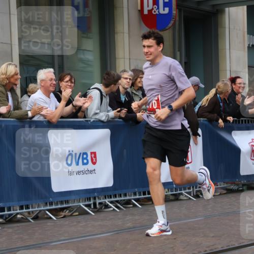 13.09.2026 - 21. swb-Marathon Bremen Strokosch-Dieckow http://msf.ph/oto/10378274 13.09.2026 12:36:11 Ziel 245, 1670 meine-sportfotos.de