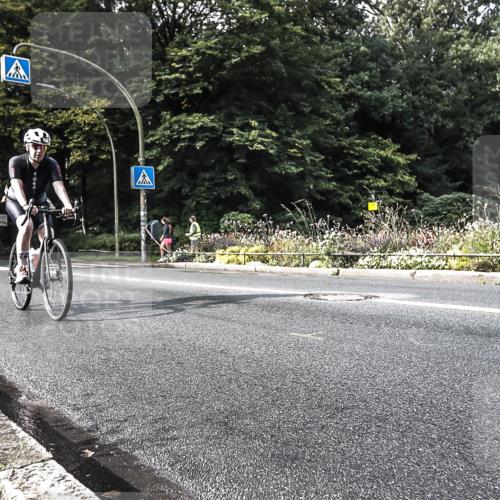 13.09.2026 - Stadtparktriathlon H.Heesch http://msf.ph/oto/10378279 13.09.2026 10:46:49 Radfahren 353, 358, 382, 392, 410 meine-sportfotos.de