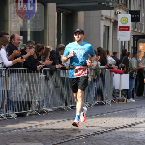 13.09.2026 - 21. swb-Marathon Bremen Strokosch-Dieckow http://msf.ph/oto/10378353 13.09.2026 12:37:32 Ziel 1766, 513, 1957 meine-sportfotos.de