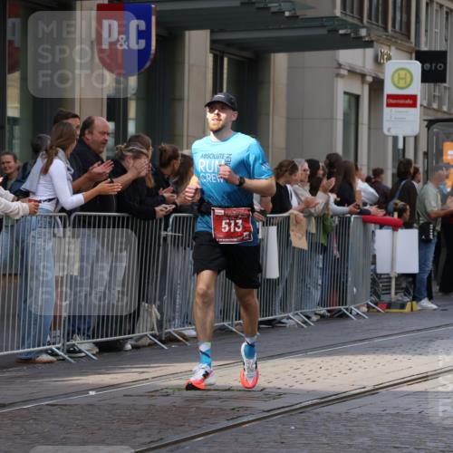 13.09.2026 - 21. swb-Marathon Bremen Strokosch-Dieckow http://msf.ph/oto/10378370 13.09.2026 12:37:32 Ziel 1766, 513, 1957 meine-sportfotos.de