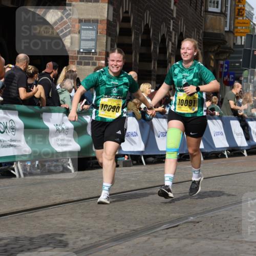13.09.2026 - 21. swb-Marathon Bremen Strokosch-Dieckow http://msf.ph/oto/10378379 13.09.2026 11:03:50 Ziel 10092, 10187, 10309, 10327, 10420, 10569, 10902, 10904, 10950, 11211, 11411, 11595, 11598, 11655, 11746, 11773, 12074, 12184, 12185, 12611, 10152, 10403, 10607, 10659, 10720, 10726, 10912, 10913, 10918, 11149, 11318, 11319, 11325, 11451, 11470, 11471, 11511, 11618, 11909, 11967, 12140, 12260, 12392, 12433, 12504 meine-sportfotos.de