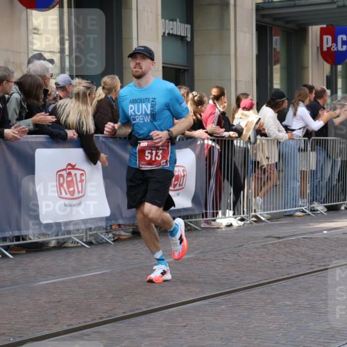 13.09.2026 - 21. swb-Marathon Bremen Strokosch-Dieckow http://msf.ph/oto/10378446 13.09.2026 12:37:34 Ziel 1766, 513, 1957 meine-sportfotos.de