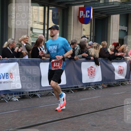 13.09.2026 - 21. swb-Marathon Bremen Strokosch-Dieckow http://msf.ph/oto/10378484 13.09.2026 12:37:35 Ziel 1766, 513, 1957 meine-sportfotos.de