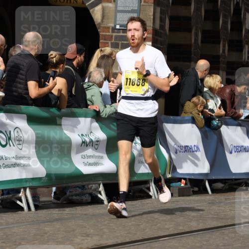 13.09.2026 - 21. swb-Marathon Bremen Strokosch-Dieckow http://msf.ph/oto/10378510 13.09.2026 11:03:54 Ziel 10090, 10091, 10187, 10309, 10327, 10420, 10569, 10902, 10904, 10950, 11211, 11411, 11595, 11598, 11655, 11746, 11773, 12074, 12611, 10390, 10516, 10607, 10659, 10671, 10672, 10720, 10726, 10912, 10913, 11318, 11319, 11470, 11471, 11539, 11618, 11909, 12001, 12103, 12113, 12140, 12260, 12392, 12433 meine-sportfotos.de