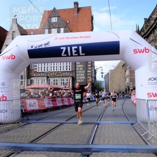 13.09.2026 - 21. swb-Marathon Bremen Tim E. http://msf.ph/oto/10378553 13.09.2026 13:13:53 Ziel 779, 2360, 2401, 2767, 2882, 3413, 6407, 7493, 7707, 8477, 8568, 8840, 8963, 9442, 13099 meine-sportfotos.de