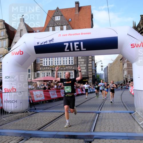 13.09.2026 - 21. swb-Marathon Bremen Tim E. http://msf.ph/oto/10378596 13.09.2026 13:13:53 Ziel 779, 2360, 2401, 2767, 2882, 3413, 6407, 7493, 7707, 8477, 8568, 8840, 8963, 9442, 13099 meine-sportfotos.de