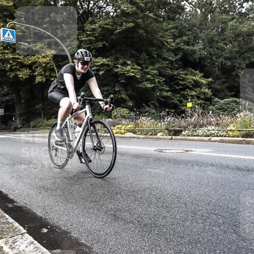 13.09.2026 - Stadtparktriathlon H.Heesch http://msf.ph/oto/10378604 13.09.2026 10:49:21 Radfahren 348, 363, 368, 395, 422 meine-sportfotos.de