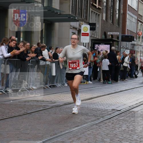 13.09.2026 - 21. swb-Marathon Bremen Strokosch-Dieckow http://msf.ph/oto/10378605 13.09.2026 12:37:40 Ziel 513, 1766, 1957 meine-sportfotos.de
