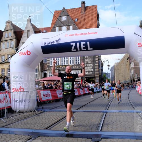 13.09.2026 - 21. swb-Marathon Bremen Tim E. http://msf.ph/oto/10378614 13.09.2026 13:13:53 Ziel 779, 2360, 2401, 2767, 2882, 3413, 6407, 7493, 7707, 8477, 8568, 8840, 8963, 9442, 13099 meine-sportfotos.de
