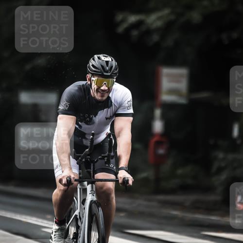 13.09.2026 - Stadtparktriathlon H.Heesch http://msf.ph/oto/10378621 13.09.2026 12:21:34 Radfahren 975, 996, 1066 meine-sportfotos.de