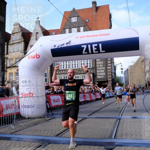 13.09.2026 - 21. swb-Marathon Bremen Tim E. http://msf.ph/oto/10378628 13.09.2026 13:13:53 Ziel 779, 2360, 2401, 2767, 2882, 3413, 6407, 7493, 7707, 8477, 8568, 8840, 8963, 9442, 13099 meine-sportfotos.de