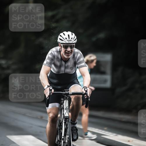 13.09.2026 - Stadtparktriathlon H.Heesch http://msf.ph/oto/10378644 13.09.2026 12:21:36 Radfahren 975, 996, 1066, 1136 meine-sportfotos.de