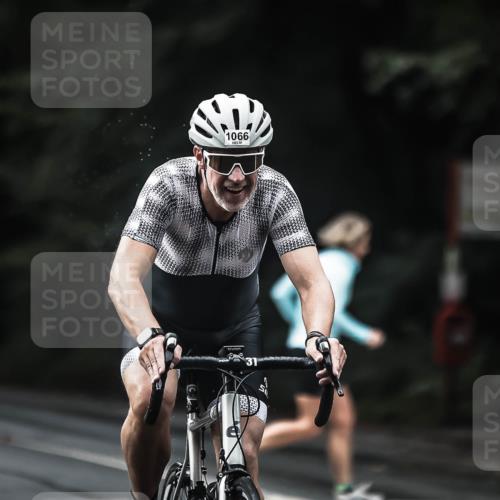 13.09.2026 - Stadtparktriathlon H.Heesch http://msf.ph/oto/10378656 13.09.2026 12:21:36 Radfahren 975, 996, 1066, 1136 meine-sportfotos.de
