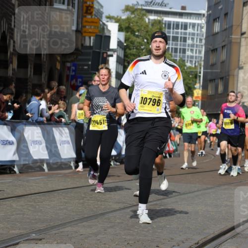 13.09.2026 - 21. swb-Marathon Bremen Strokosch-Dieckow http://msf.ph/oto/10378658 13.09.2026 11:03:58 Ziel 10090, 10091, 10327, 10420, 10569, 10796, 10902, 10950, 11211, 11411, 11595, 11655, 11746, 11868, 12074, 10291, 10390, 10516, 10671, 10672, 10726, 10912, 10913, 11221, 11318, 11539, 11726, 11909, 12001, 12103, 12113, 12140, 12276 meine-sportfotos.de