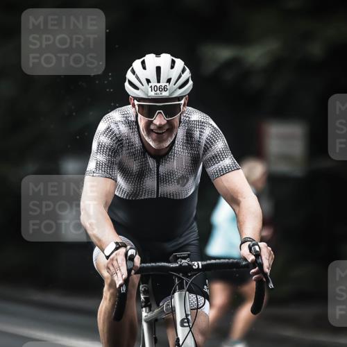 13.09.2026 - Stadtparktriathlon H.Heesch http://msf.ph/oto/10378664 13.09.2026 12:21:37 Radfahren 975, 1066, 1136 meine-sportfotos.de