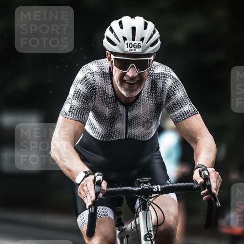 13.09.2026 - Stadtparktriathlon H.Heesch http://msf.ph/oto/10378674 13.09.2026 12:21:37 Radfahren 975, 1066, 1136 meine-sportfotos.de