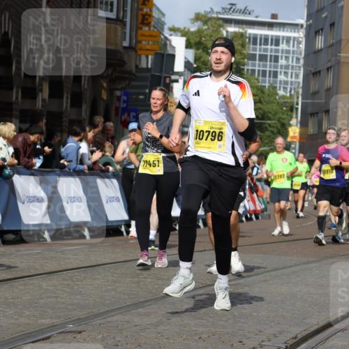 13.09.2026 - 21. swb-Marathon Bremen Strokosch-Dieckow http://msf.ph/oto/10378689 13.09.2026 11:03:58 Ziel 10090, 10091, 10327, 10420, 10569, 10796, 10902, 10950, 11211, 11411, 11595, 11655, 11746, 11868, 12074, 10291, 10390, 10516, 10671, 10672, 10726, 10912, 10913, 11221, 11318, 11539, 11726, 11909, 12001, 12103, 12113, 12140, 12276 meine-sportfotos.de