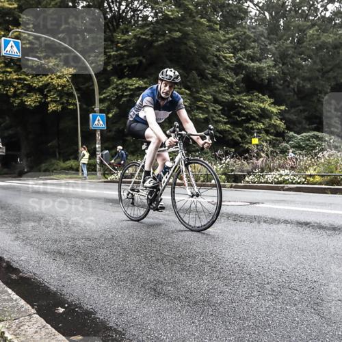 13.09.2026 - Stadtparktriathlon H.Heesch http://msf.ph/oto/10378690 13.09.2026 10:01:59 Radfahren 218, 243, 275, 286, 317, 323 meine-sportfotos.de