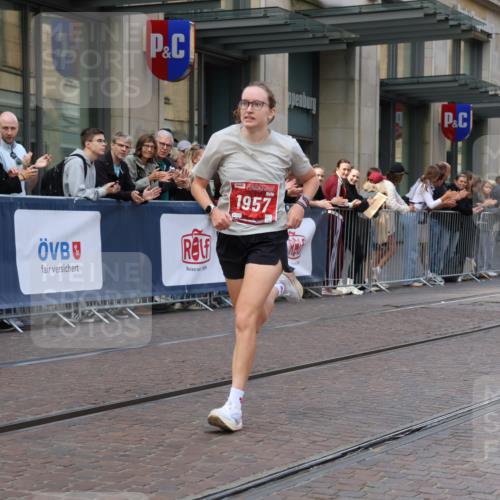 13.09.2026 - 21. swb-Marathon Bremen Strokosch-Dieckow http://msf.ph/oto/10378702 13.09.2026 12:37:41 Ziel 513, 1766, 1957 meine-sportfotos.de