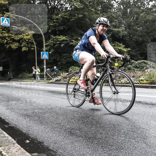 13.09.2026 - Stadtparktriathlon H.Heesch http://msf.ph/oto/10378714 13.09.2026 10:02:12 Radfahren 256, 327, 331 meine-sportfotos.de