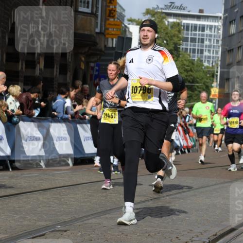 13.09.2026 - 21. swb-Marathon Bremen Strokosch-Dieckow http://msf.ph/oto/10378721 13.09.2026 11:03:58 Ziel 10090, 10091, 10327, 10420, 10569, 10796, 10902, 10950, 11211, 11411, 11595, 11655, 11746, 11868, 12074, 10291, 10390, 10516, 10671, 10672, 10726, 10912, 10913, 11221, 11318, 11539, 11726, 11909, 12001, 12103, 12113, 12140, 12276 meine-sportfotos.de