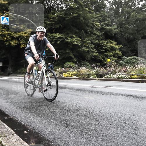 13.09.2026 - Stadtparktriathlon H.Heesch http://msf.ph/oto/10378723 13.09.2026 10:02:14 Radfahren 245, 256, 327, 331 meine-sportfotos.de