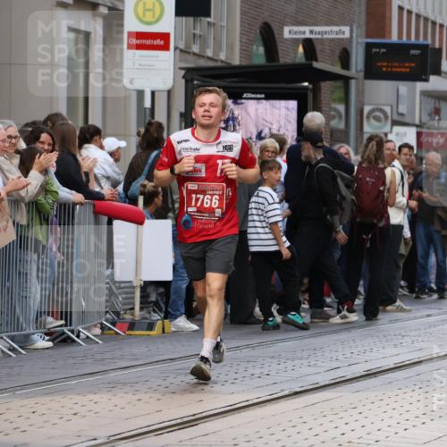 13.09.2026 - 21. swb-Marathon Bremen Strokosch-Dieckow http://msf.ph/oto/10378734 13.09.2026 12:37:45 Ziel 1766, 1957 meine-sportfotos.de