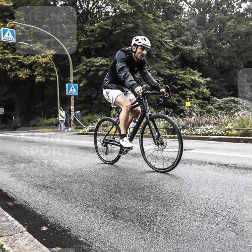 13.09.2026 - Stadtparktriathlon H.Heesch http://msf.ph/oto/10378757 13.09.2026 10:02:24 Radfahren 229, 309, 332 meine-sportfotos.de