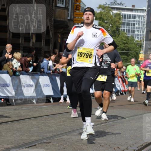 13.09.2026 - 21. swb-Marathon Bremen Strokosch-Dieckow http://msf.ph/oto/10378764 13.09.2026 11:03:58 Ziel 10090, 10091, 10327, 10420, 10569, 10796, 10902, 10950, 11211, 11411, 11595, 11655, 11746, 11868, 12074, 10291, 10390, 10516, 10671, 10672, 10726, 10912, 10913, 11221, 11318, 11539, 11726, 11909, 12001, 12103, 12113, 12140, 12276 meine-sportfotos.de