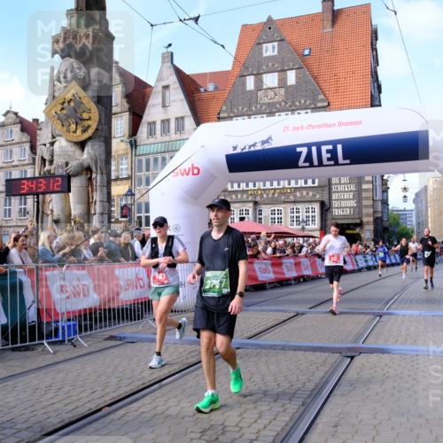 13.09.2026 - 21. swb-Marathon Bremen Tim E. http://msf.ph/oto/10378773 13.09.2026 13:14:01 Ziel 524, 683, 1704, 1707, 1937, 2401, 2422, 2767, 3236, 3413, 5443, 6451, 7210, 7283, 7493, 7707, 8840, 9442, 9884, 13099 meine-sportfotos.de