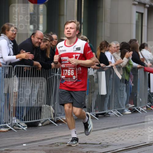 13.09.2026 - 21. swb-Marathon Bremen Strokosch-Dieckow http://msf.ph/oto/10378774 13.09.2026 12:37:47 Ziel 1766 meine-sportfotos.de