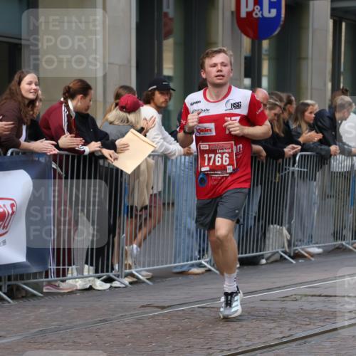 13.09.2026 - 21. swb-Marathon Bremen Strokosch-Dieckow http://msf.ph/oto/10378793 13.09.2026 12:37:48 Ziel 1766 meine-sportfotos.de