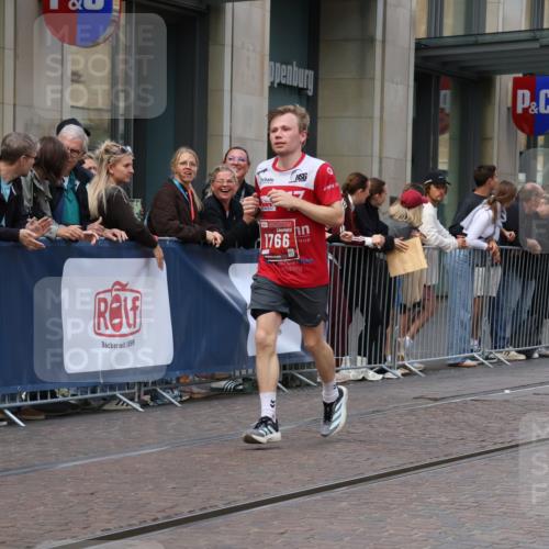 13.09.2026 - 21. swb-Marathon Bremen Strokosch-Dieckow http://msf.ph/oto/10378808 13.09.2026 12:37:49 Ziel 1766 meine-sportfotos.de