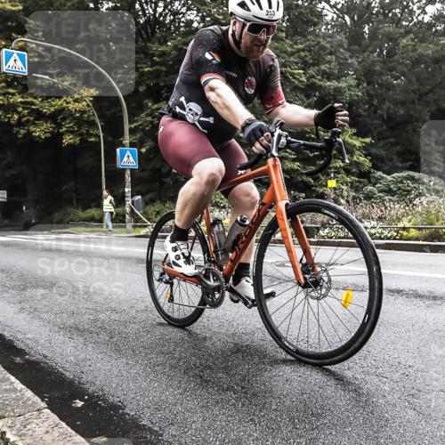 13.09.2026 - Stadtparktriathlon H.Heesch http://msf.ph/oto/10378810 13.09.2026 10:03:00 Radfahren 253, 254 meine-sportfotos.de