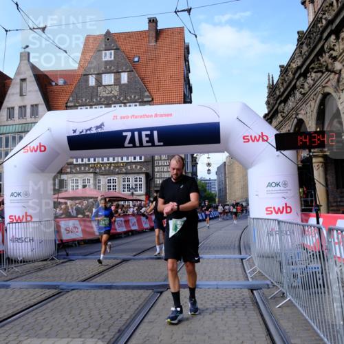 13.09.2026 - 21. swb-Marathon Bremen Tim E. http://msf.ph/oto/10378816 13.09.2026 13:14:04 Ziel 524, 670, 683, 1704, 1707, 1937, 2422, 2767, 3236, 3413, 5443, 6451, 7210, 7283, 7707, 9635, 9884, 13099 meine-sportfotos.de