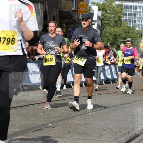13.09.2026 - 21. swb-Marathon Bremen Strokosch-Dieckow http://msf.ph/oto/10378820 13.09.2026 11:03:59 Ziel 10090, 10091, 10327, 10420, 10569, 10796, 10902, 10950, 11211, 11411, 11595, 11655, 11746, 11868, 12074, 10291, 10390, 10516, 10671, 10672, 10726, 10912, 10913, 11221, 11318, 11539, 11726, 11909, 12001, 12103, 12113, 12140, 12276 meine-sportfotos.de