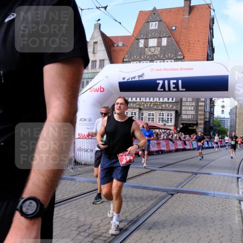 13.09.2026 - 21. swb-Marathon Bremen Tim E. http://msf.ph/oto/10378830 13.09.2026 13:14:07 Ziel 524, 670, 683, 1704, 1707, 1937, 2422, 3236, 3413, 5443, 6451, 7210, 7283, 7707, 9426, 9635, 9884, 13099 meine-sportfotos.de