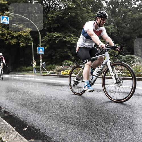 13.09.2026 - Stadtparktriathlon H.Heesch http://msf.ph/oto/10378834 13.09.2026 10:03:15 Radfahren 330, 334 meine-sportfotos.de