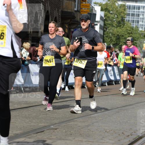 13.09.2026 - 21. swb-Marathon Bremen Strokosch-Dieckow http://msf.ph/oto/10378836 13.09.2026 11:03:59 Ziel 10090, 10091, 10327, 10420, 10569, 10796, 10902, 10950, 11211, 11411, 11595, 11655, 11746, 11868, 12074, 10291, 10390, 10516, 10671, 10672, 10726, 10912, 10913, 11221, 11318, 11539, 11726, 11909, 12001, 12103, 12113, 12140, 12276 meine-sportfotos.de