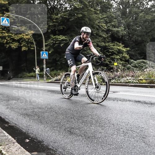 13.09.2026 - Stadtparktriathlon H.Heesch http://msf.ph/oto/10378841 13.09.2026 10:03:15 Radfahren 330, 334 meine-sportfotos.de