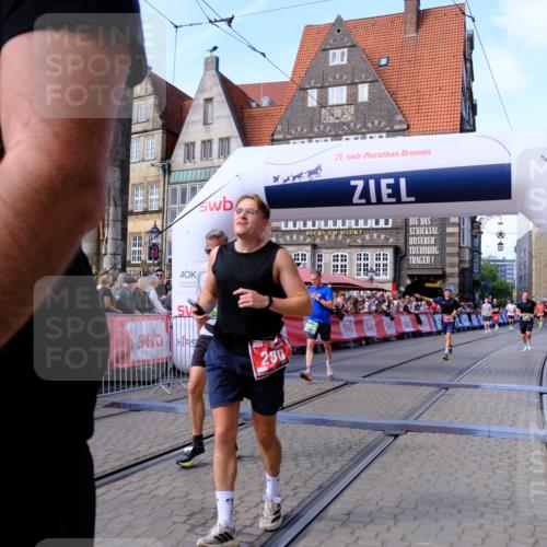 13.09.2026 - 21. swb-Marathon Bremen Tim E. http://msf.ph/oto/10378844 13.09.2026 13:14:07 Ziel 524, 670, 683, 1704, 1707, 1937, 2422, 3236, 3413, 5443, 6451, 7210, 7283, 7707, 9426, 9635, 9884, 13099 meine-sportfotos.de